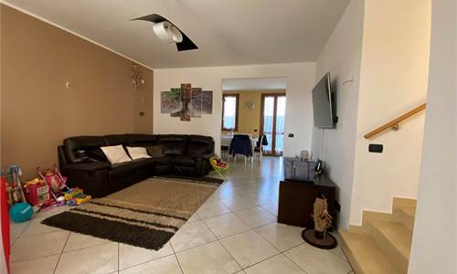 BELLISSIMA VILLETTA A SCHIERA di TESTA