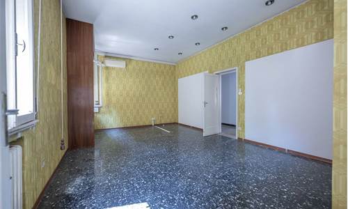 APPARTAMENTO CENTRALE 3 CAMERE ed AMPI SPAZI 