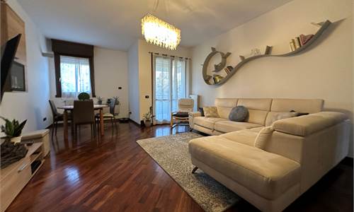 BELLISSIMO APPARTAMENTO 3 CAMERE DA LETTO A MODENA